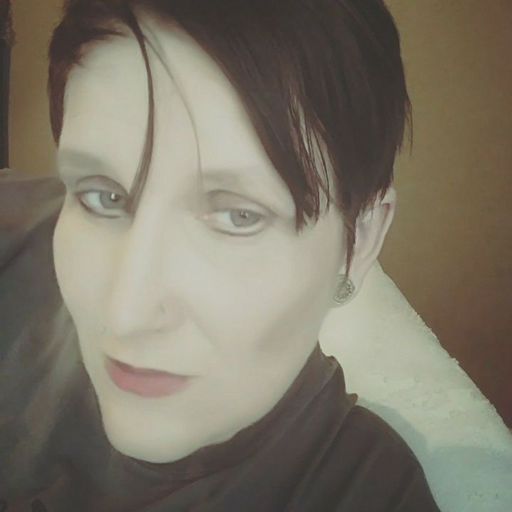 Meet your Posher, Holly